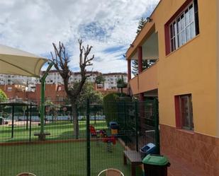 Vista exterior de Casa adosada en venda en  Sevilla Capital amb Aire condicionat, Calefacció i Jardí privat