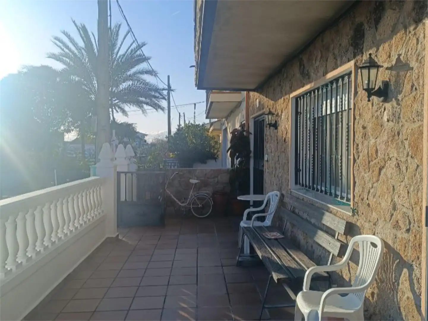 Casa adosada en venta en Calle Cuatro Pueblonu, 8, Pueblonuevo de Miramontes Vista exterior de Casa adosada en venta en Pueblonuevo de Miramontes con Terraza, Trastero y Amueblado