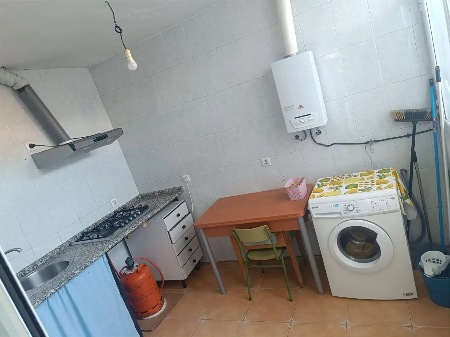 Casa adosada en venta en Calle Cuatro Pueblonu, 8, Pueblonuevo de Miramontes Cocina de Casa adosada en venta en Pueblonuevo de Miramontes con Terraza, Trastero y Amueblado