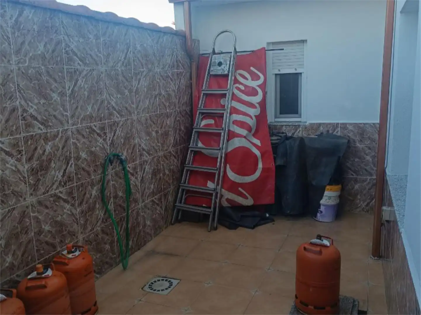 Casa adosada en venta en Calle Cuatro Pueblonu, 8, Pueblonuevo de Miramontes Casa adosada en venta en Pueblonuevo de Miramontes con Terraza, Trastero y Amueblado