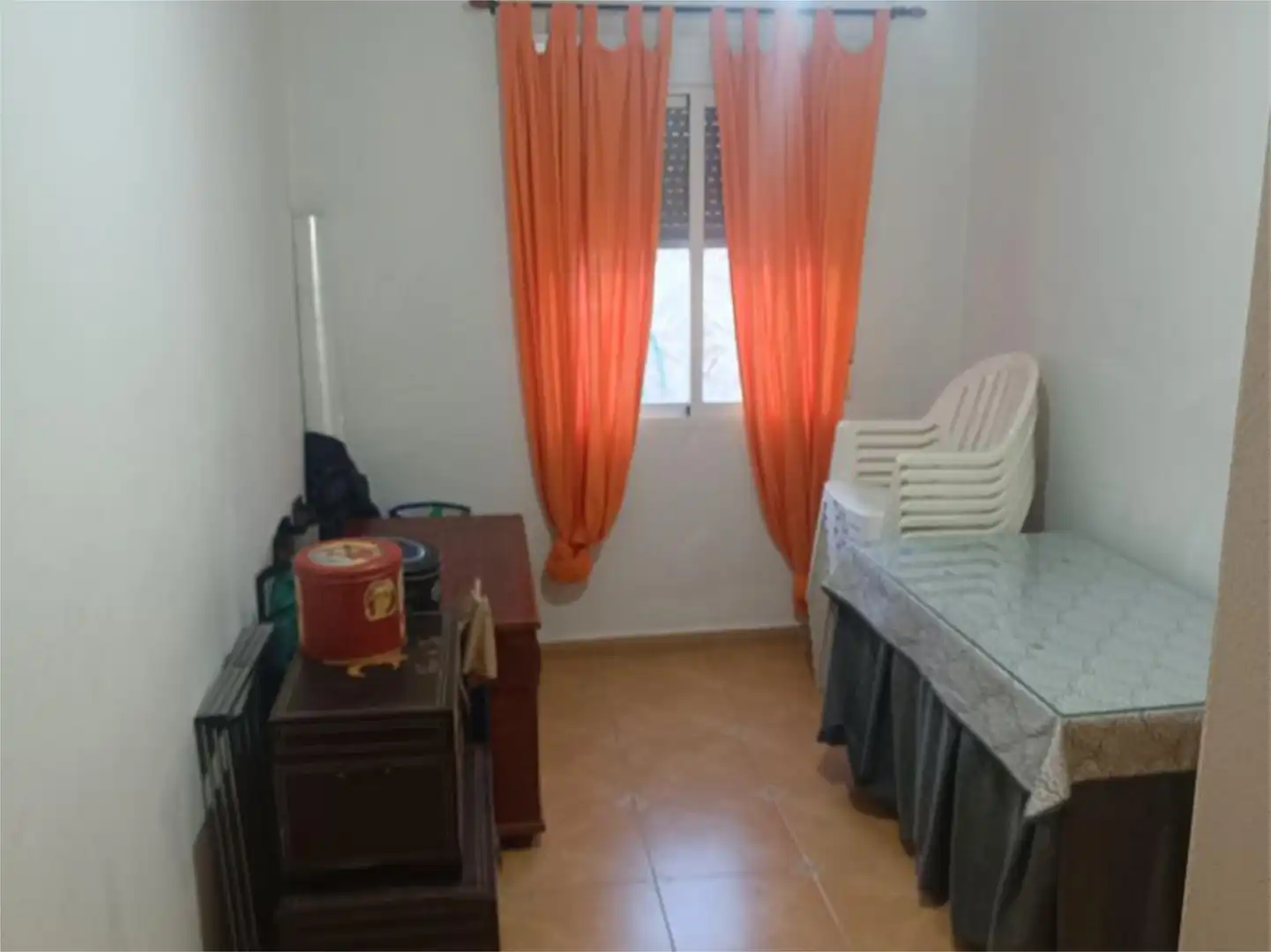 Casa adosada en venta en Calle Cuatro Pueblonu, 8, Pueblonuevo de Miramontes Habitación de Casa adosada en venta en Pueblonuevo de Miramontes con Terraza, Trastero y Amueblado