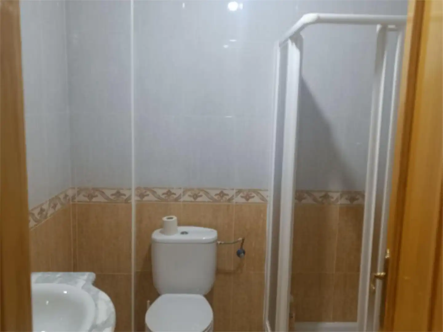Casa adosada en venta en Calle Cuatro Pueblonu, 8, Pueblonuevo de Miramontes Baño de Casa adosada en venta en Pueblonuevo de Miramontes con Terraza, Trastero y Amueblado