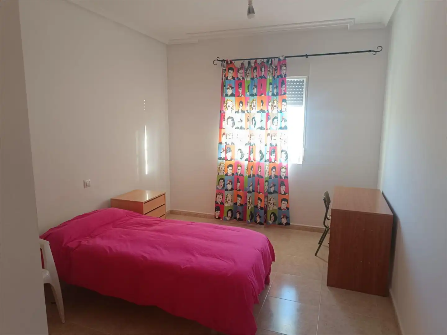Casa adosada en venta en Calle Cuatro Pueblonu, 8, Pueblonuevo de Miramontes Habitación de Casa adosada en venta en Pueblonuevo de Miramontes con Terraza, Trastero y Amueblado