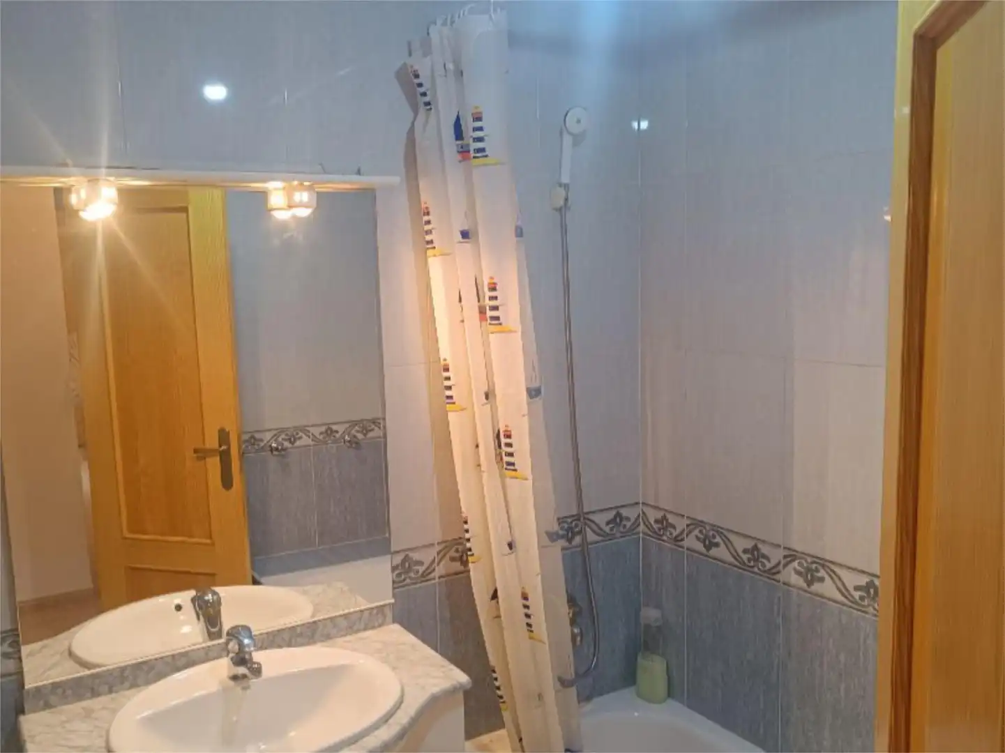 Casa adosada en venta en Calle Cuatro Pueblonu, 8, Pueblonuevo de Miramontes Baño de Casa adosada en venta en Pueblonuevo de Miramontes con Terraza, Trastero y Amueblado