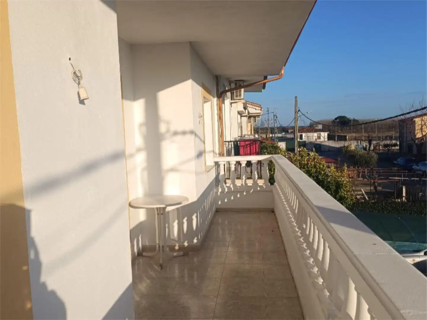 Casa adosada en venta en Calle Cuatro Pueblonu, 8, Pueblonuevo de Miramontes Terraza de Casa adosada en venta en Pueblonuevo de Miramontes con Terraza, Trastero y Amueblado