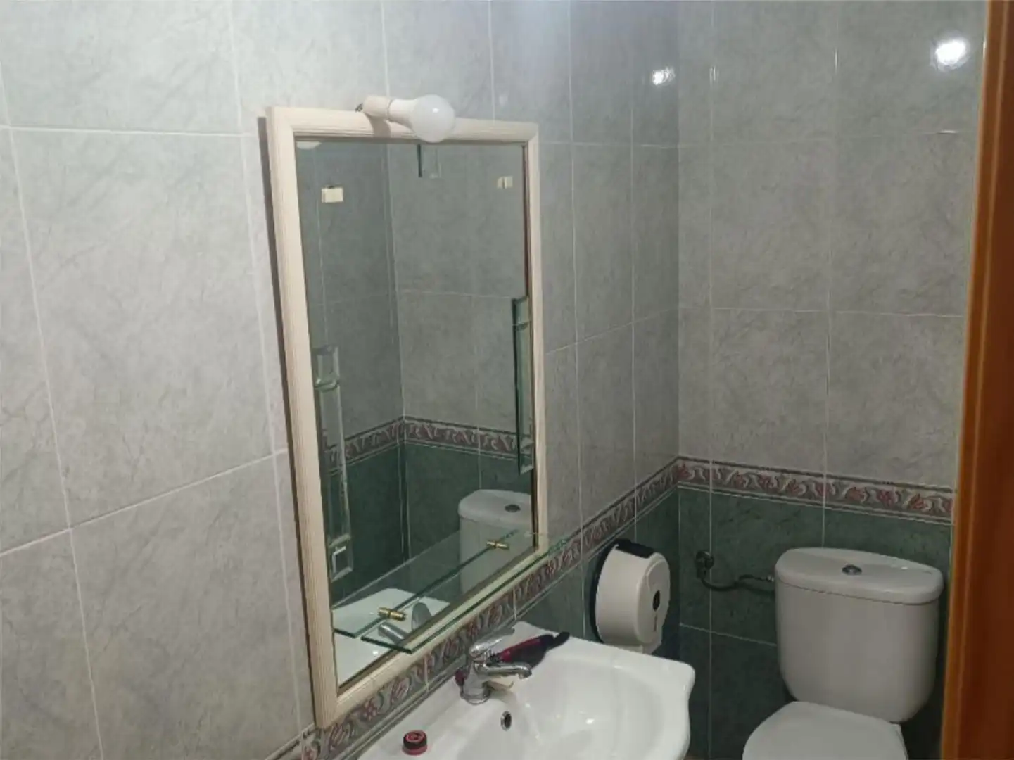 Casa adosada en venta en Calle Cuatro Pueblonu, 8, Pueblonuevo de Miramontes Baño de Casa adosada en venta en Pueblonuevo de Miramontes con Terraza, Trastero y Amueblado