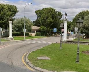 Vista exterior de Casa o xalet en venda en Alcorcón amb Aire condicionat, Calefacció i Jardí privat