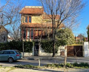 Vista exterior de Casa o xalet en venda en  Madrid Capital amb Aire condicionat, Terrassa i Piscina