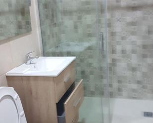 Bathroom of Flat to rent in Martos  with Air Conditioner and Furnished