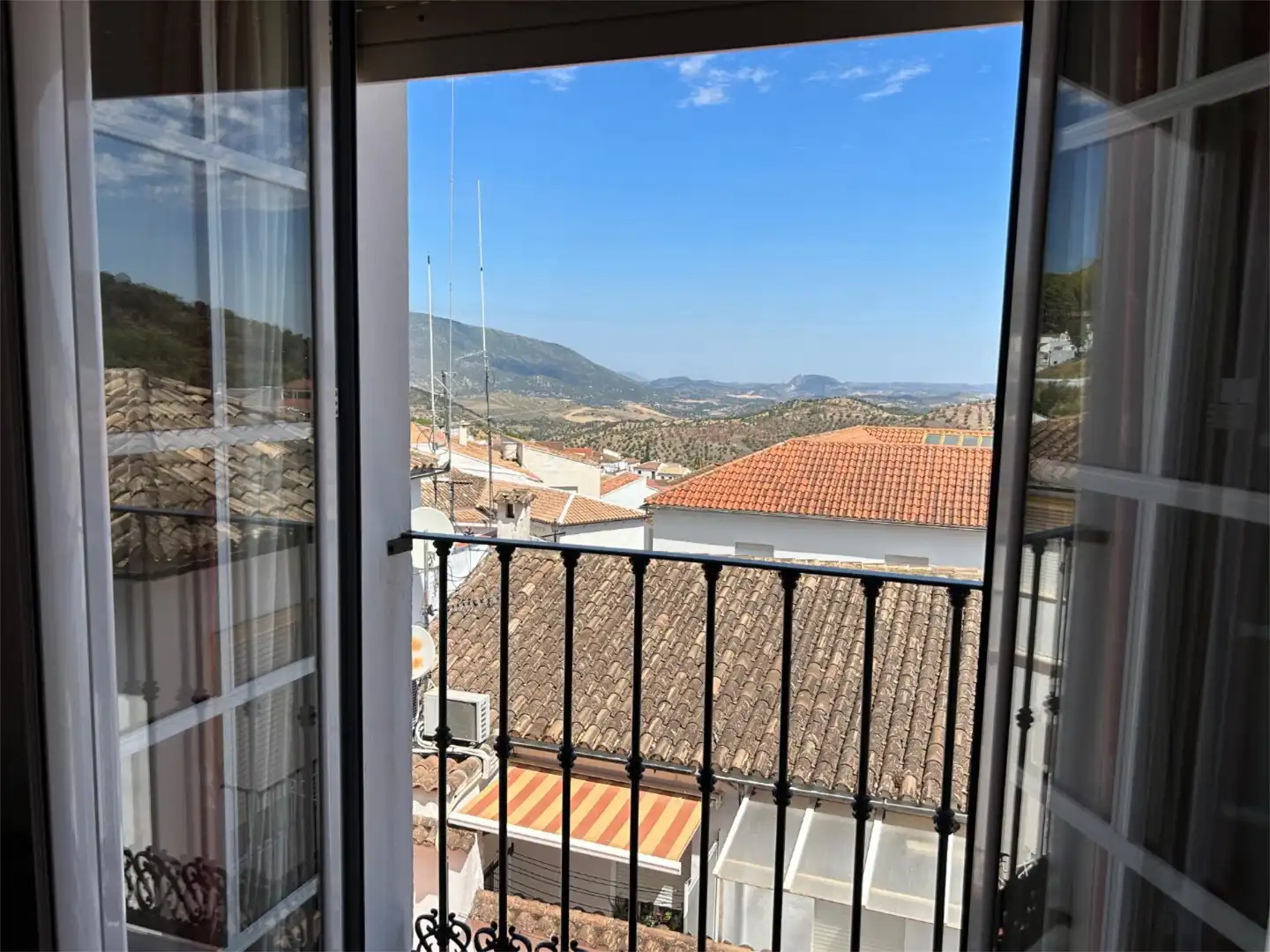 Casa adosada en venda a Calle Ladera, 1, El Gastor Dormitori de Casa adosada en venda en El Gastor amb Aire condicionat, Traster i Moblat