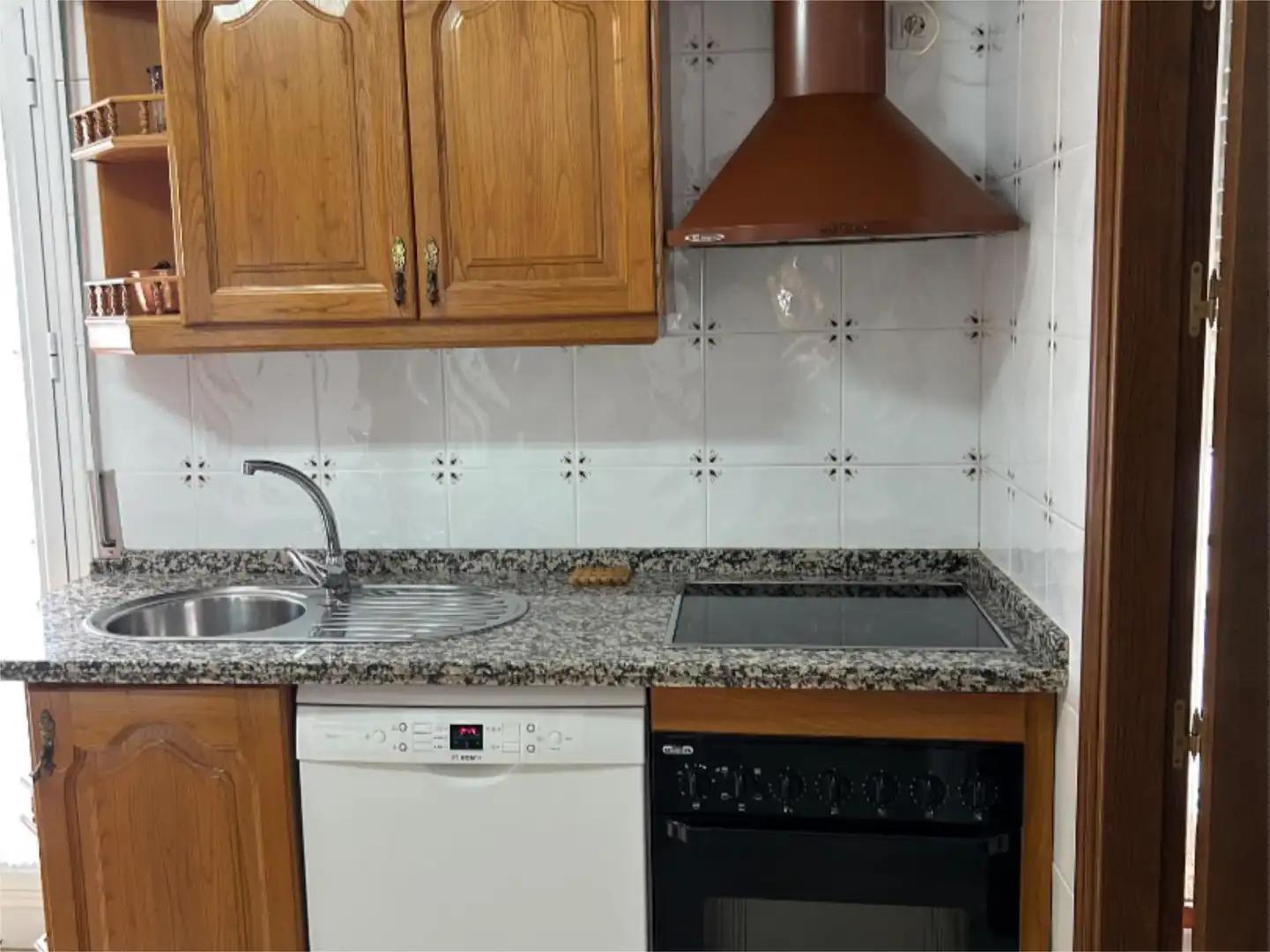 Casa adosada en venda a Calle Ladera, 1, El Gastor Cuina de Casa adosada en venda en El Gastor amb Aire condicionat, Traster i Moblat