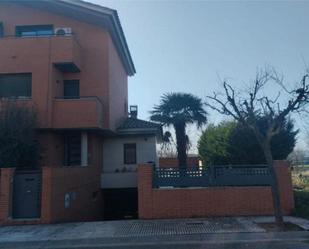 Vista exterior de Casa o xalet en venda en Benavent de Segrià amb Calefacció, Jardí privat i Terrassa