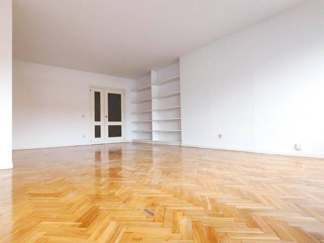 Piso en Alquiler en Calle de Raimundo Fernández Villaverde, 42 en Ríos Rosas - Nuevos Ministerios