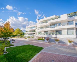 Exterior view of Flat for sale in Boadilla del Monte  with Air Conditioner, Terrace and Swimming Pool