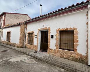 Vista exterior de Casa o xalet en venda en Alcazarén amb Aire condicionat, Jardí privat i Traster