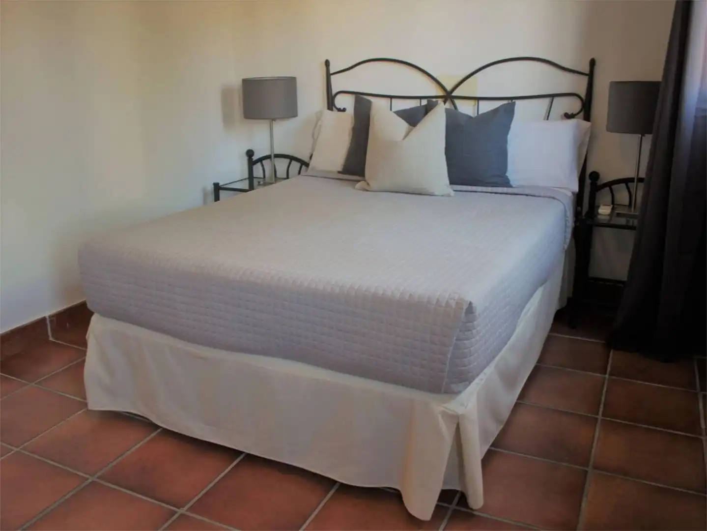 Wohnung zum Verkauf in Calle Gloria, 17, Barrio de Albaicín Schlafzimmer von Wohnung zum Verkauf in Granada mit Klimaanlage, Terrasse und Möbliert