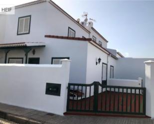 Vista exterior de Casa adosada de lloguer en Arico amb Terrassa i Moblat