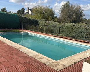 Piscina de Casa o xalet per a compartir en Barajas de Melo amb Aire condicionat, Calefacció i Jardí privat