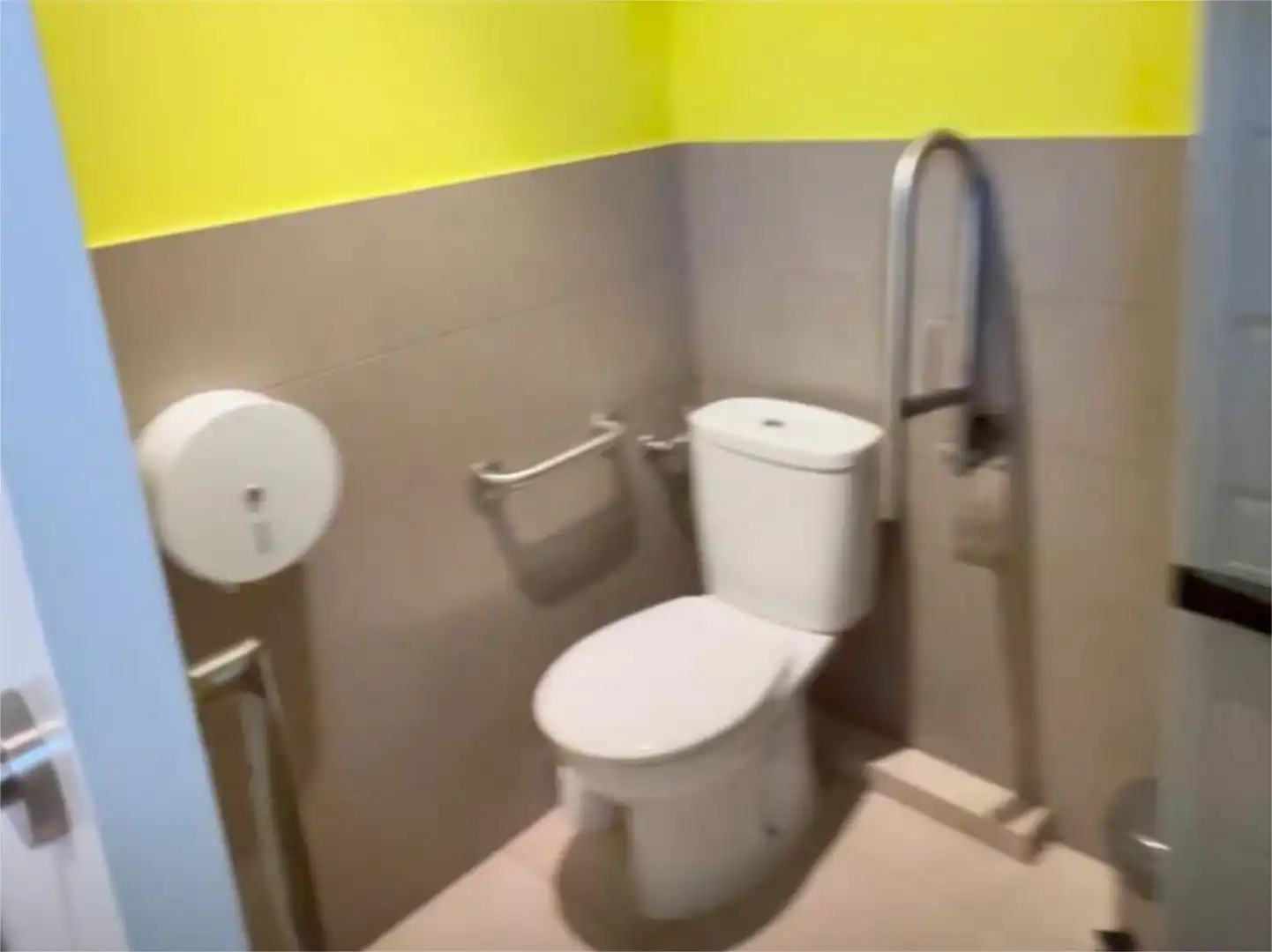 Commercial properties for sale in Carrer del Comerç, 2, Malgrat de Mar Bathroom of Commercial properties for sale in Malgrat de Mar with Air Conditioner, Heating and Furnished