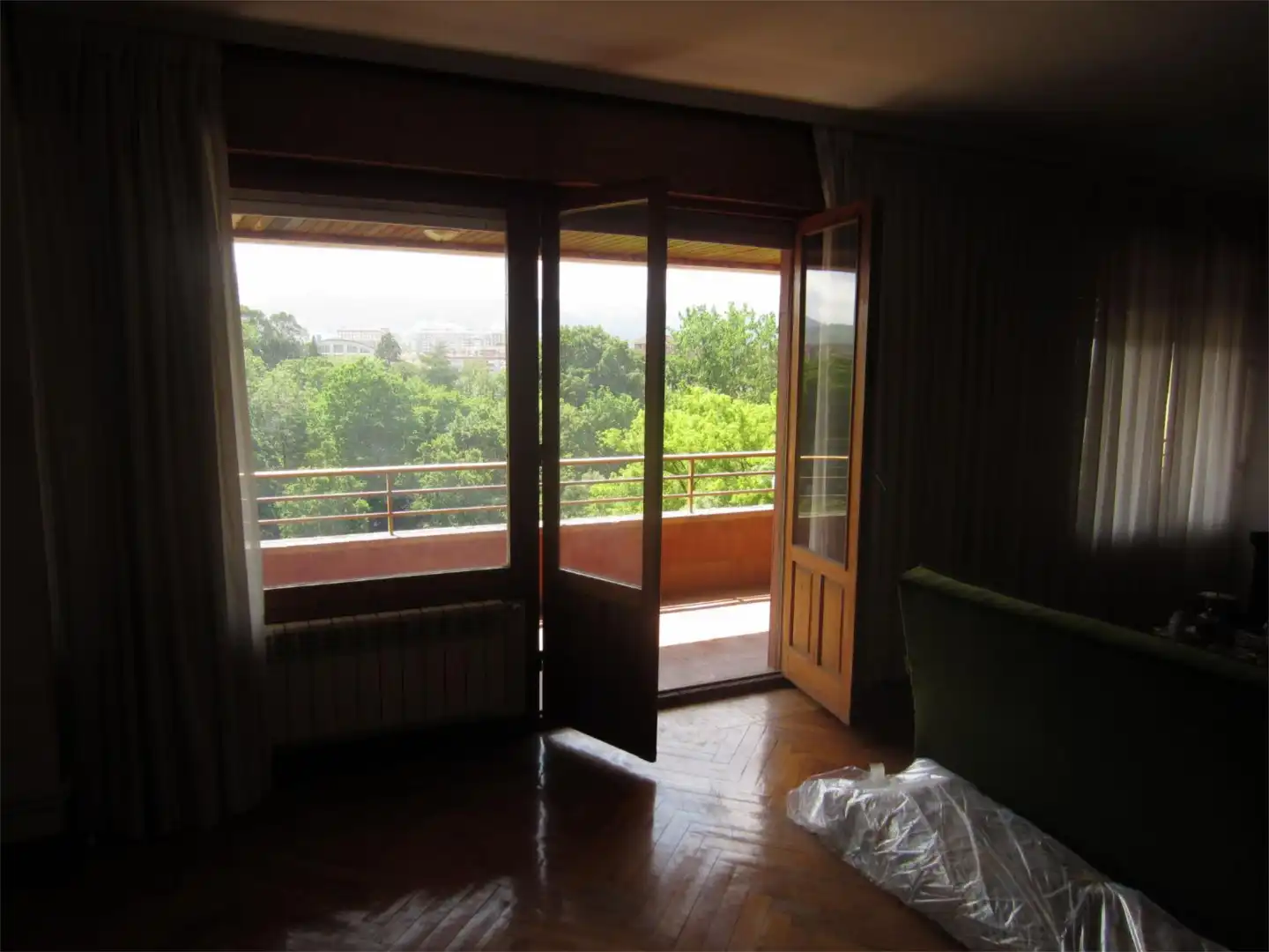 Piso en venta en Plaza Leonor de la Vega, 2, El Parque - Zapatón Habitación de Piso en venta en Torrelavega con Terraza y Balcón