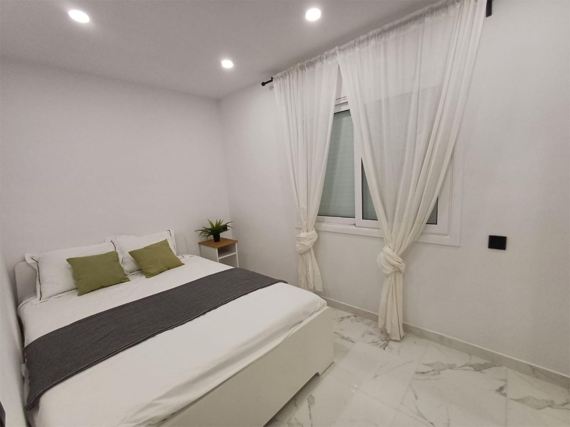 Bedroom of Flat to share in Santa Coloma de Gramenet  with Air Conditioner, Parquet flooring and Furnished