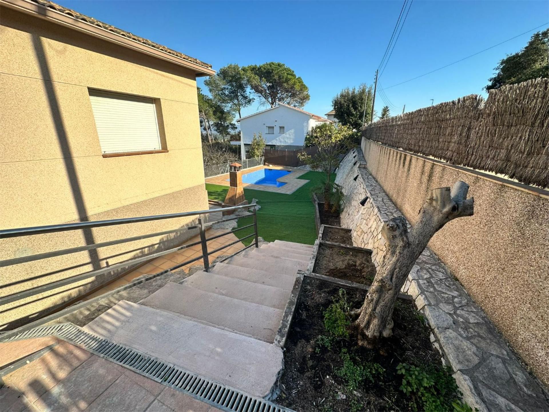 Vista exterior de Casa o xalet en venda en Lliçà d'Amunt amb Terrassa i Piscina