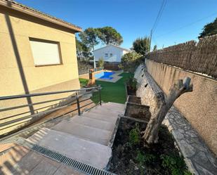 Vista exterior de Casa o xalet en venda en Lliçà d'Amunt amb Terrassa i Piscina