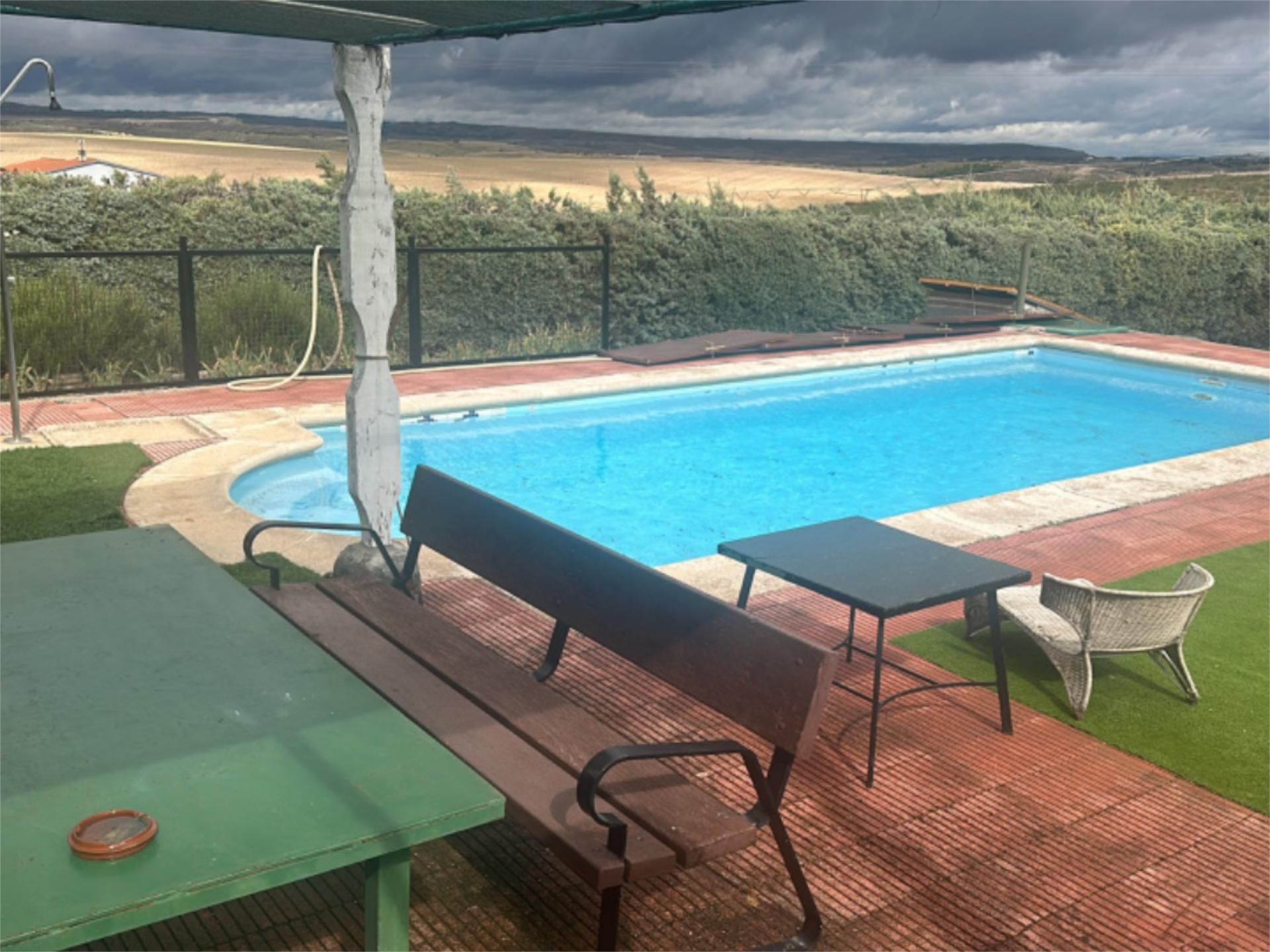 Piscina de Casa o xalet per a compartir en Barajas de Melo amb Aire condicionat, Calefacció i Jardí privat