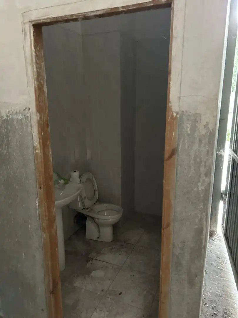 Badezimmer von Lagerraum zum Verkauf in Burela