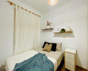 Bedroom of Flat to share in  Barcelona Capital  with Parquet flooring, Furnished and Balcony