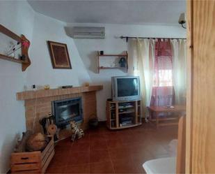 Living room of Single-family semi-detached for sale in Cardiel de los Montes  with Swimming Pool