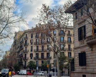 Exterior view of Flat for sale in  Barcelona Capital  with Air Conditioner, Terrace and Balcony