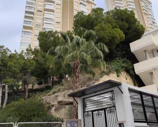 Vista exterior de Pis en venda en Benidorm amb Aire condicionat, Calefacció i Jardí privat