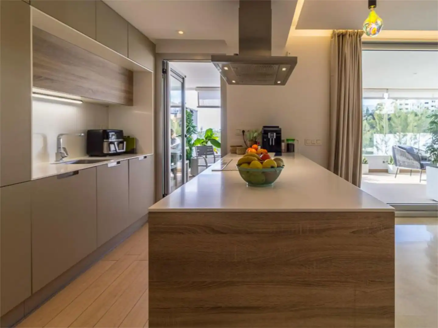 Wohnung zum Verkauf in Calle del Alcuzcuz, 2, La Quinta Küche von Wohnung zum Verkauf in Benahavís mit Klimaanlage, Heizung und Privatgarten