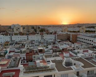 Exterior view of Flat to rent in  Sevilla Capital  with Air Conditioner and Balcony