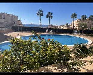 Piscina de Apartament de lloguer en Santa Pola amb Terrassa