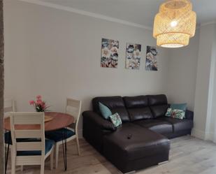 Sala d'estar de Apartament de lloguer en Alba de Tormes amb Calefacció, Parquet i Moblat