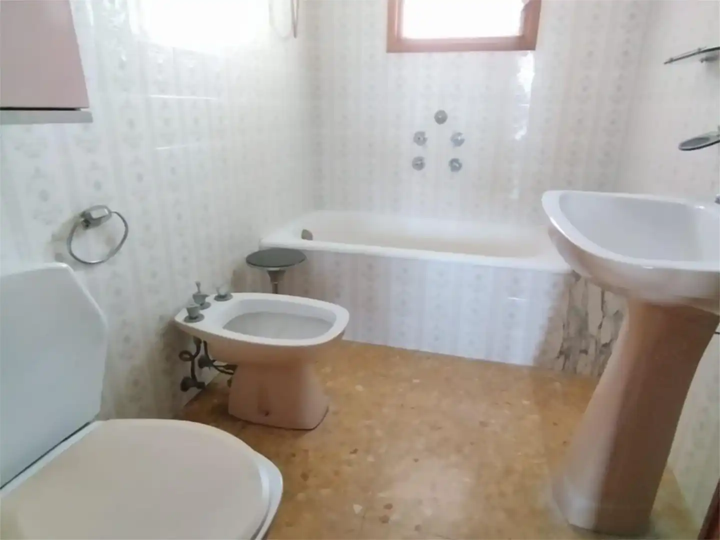 Wohnung zum Verkauf in Avenida Diputación Provincial, 8, L'Olleria Badezimmer von Wohnung zum Verkauf in L'Olleria mit Privatgarten, Terrasse und Möbliert