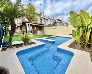 Piscina de Casa adosada en venda en Mairena del Aljarafe amb Aire condicionat, Terrassa i Piscina