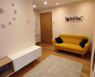 Sala d'estar de Apartament de lloguer en Oviedo  amb Calefacció, Parquet i Terrassa