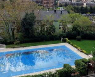 Piscina de Pis en venda en Donostia - San Sebastián  amb Calefacció, Jardí privat i Parquet