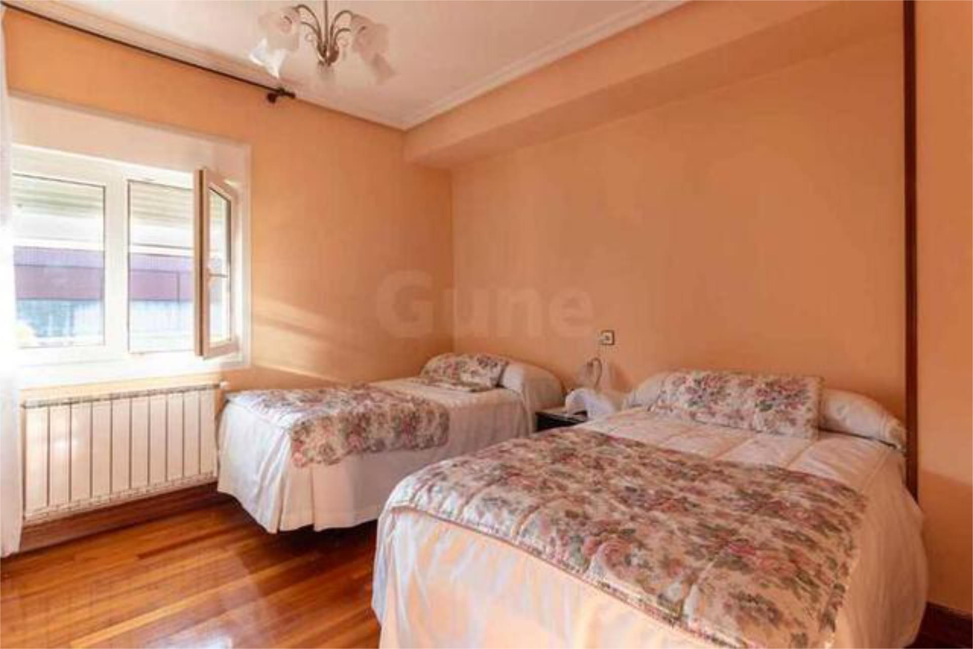 Bedroom of Flat for sale in Urretxu  with Heating, Terrace and Storage room