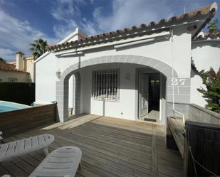 Vista exterior de Casa o xalet en venda en Oliva amb Aire condicionat, Terrassa i Piscina