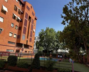 Exterior view of Flat to rent in  Madrid Capital  with Air Conditioner, Terrace and Swimming Pool