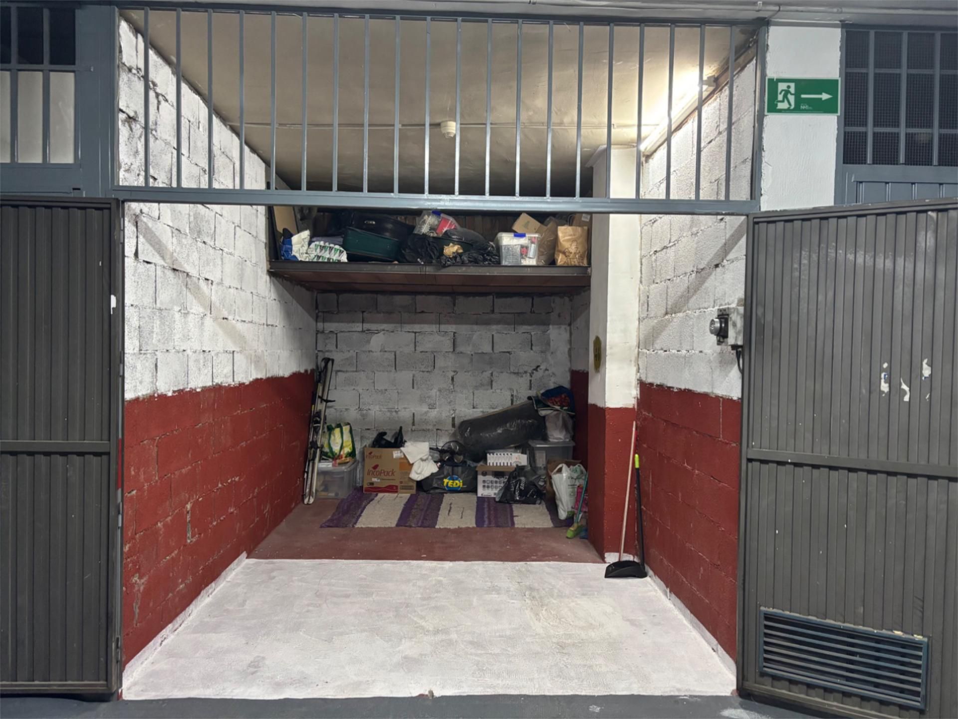 Garage for sale in  Granada Capital  with Storage room