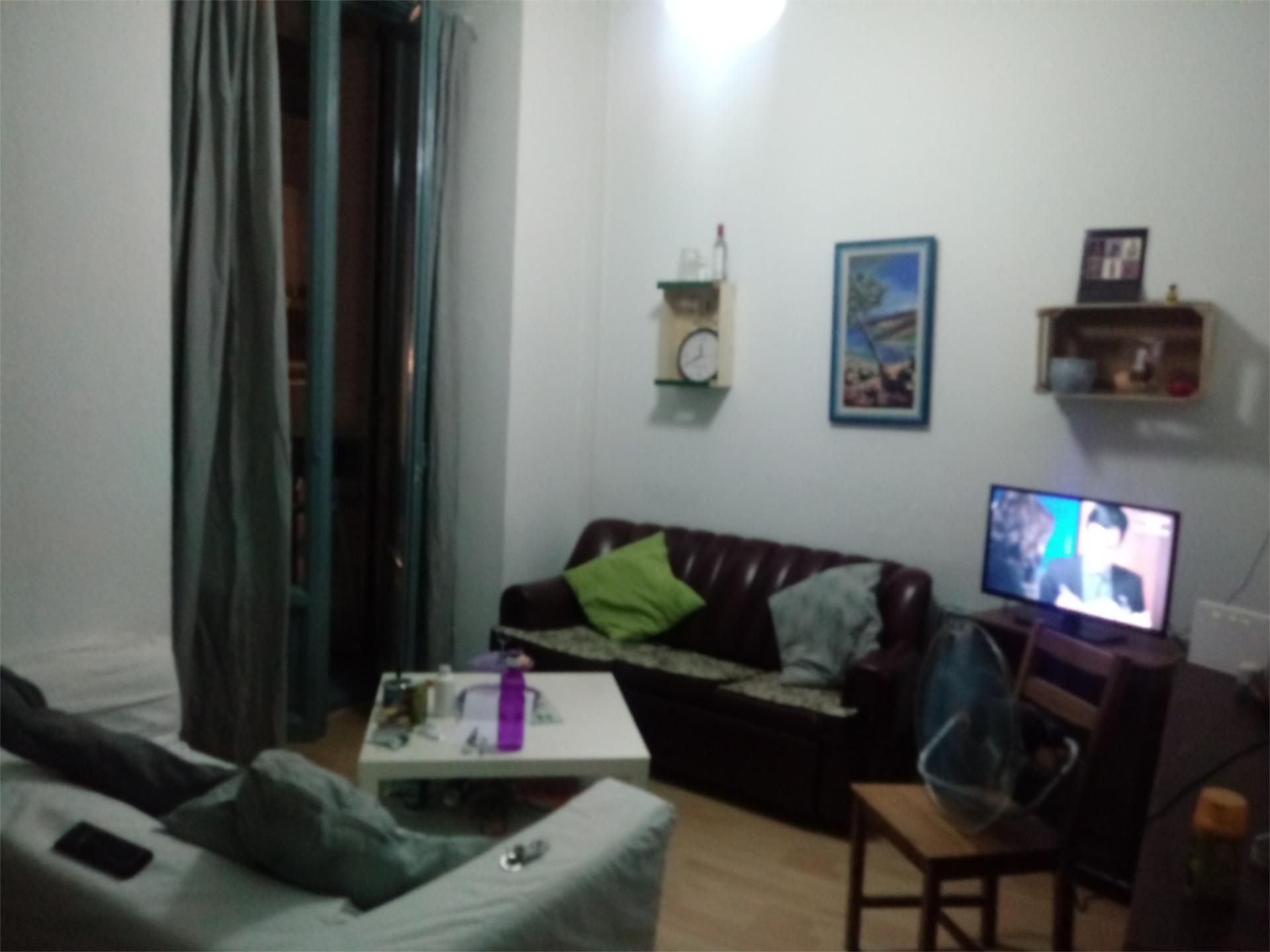 Living room of Flat to share in  Madrid Capital  with Heating, Parquet flooring and Furnished