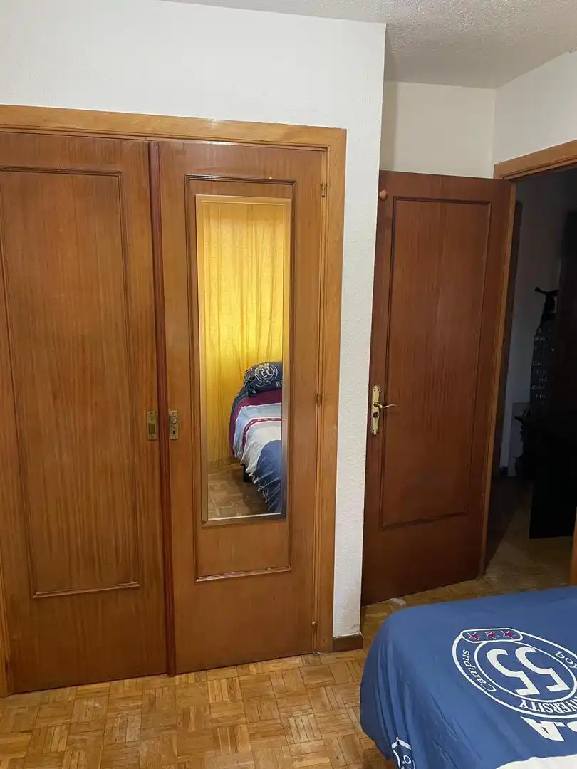Zimmer in Calle de Torquemada, 27, Canillas Schlafzimmer von Wohnung zur untervermieten in Madrid mit Heizung, Parkett und Möbliert