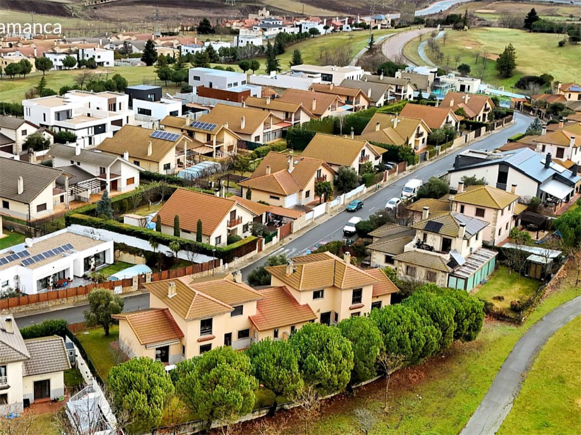 Vista exterior de Casa o xalet en venda en Villamayor amb Terrassa i Balcó