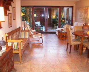 Living room of Single-family semi-detached for sale in Segovia Capital  with Air Conditioner, Terrace and Swimming Pool