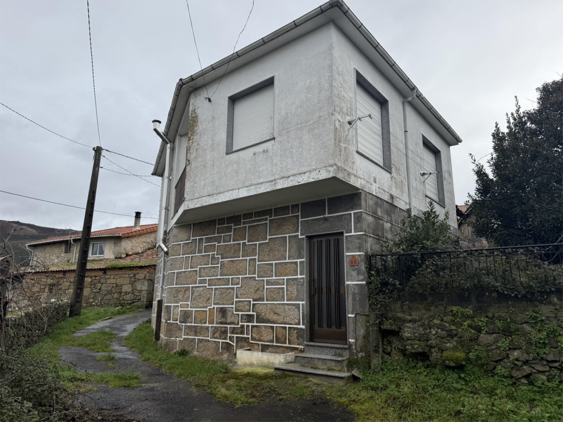 Vista exterior de Pis en venda en Maceda amb Calefacció, Traster i Moblat